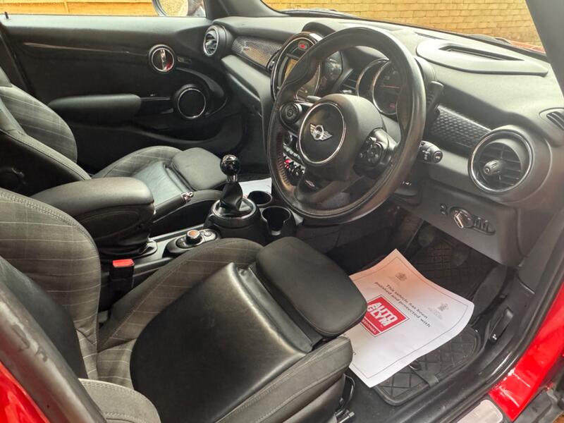 MINI HATCH