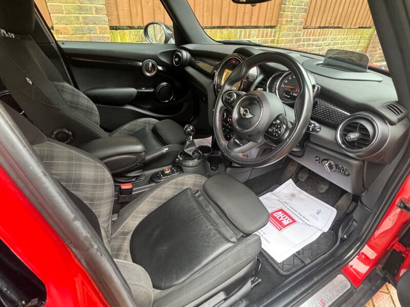 MINI HATCH
