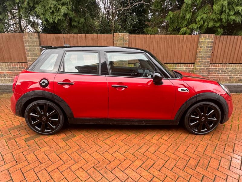 MINI HATCH