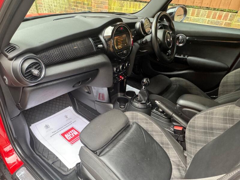 MINI HATCH