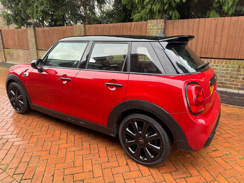 MINI HATCH