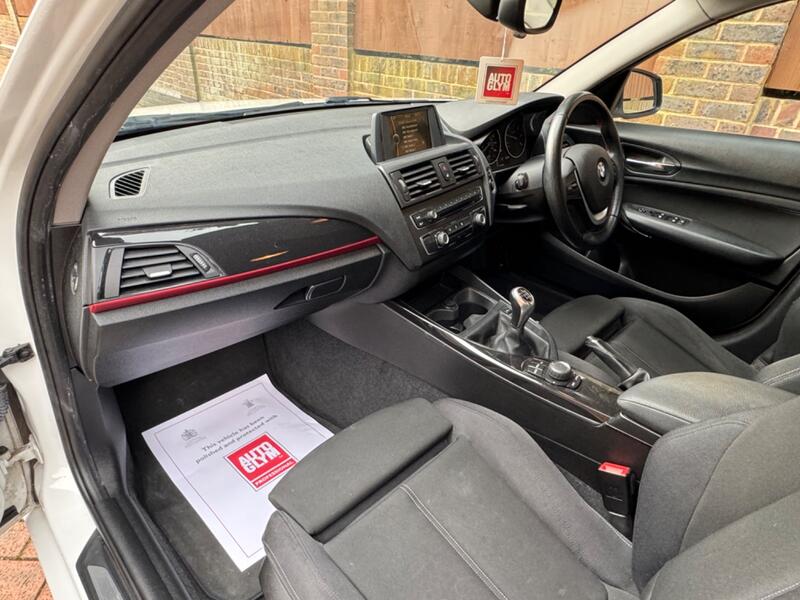 BMW 1 SERIES