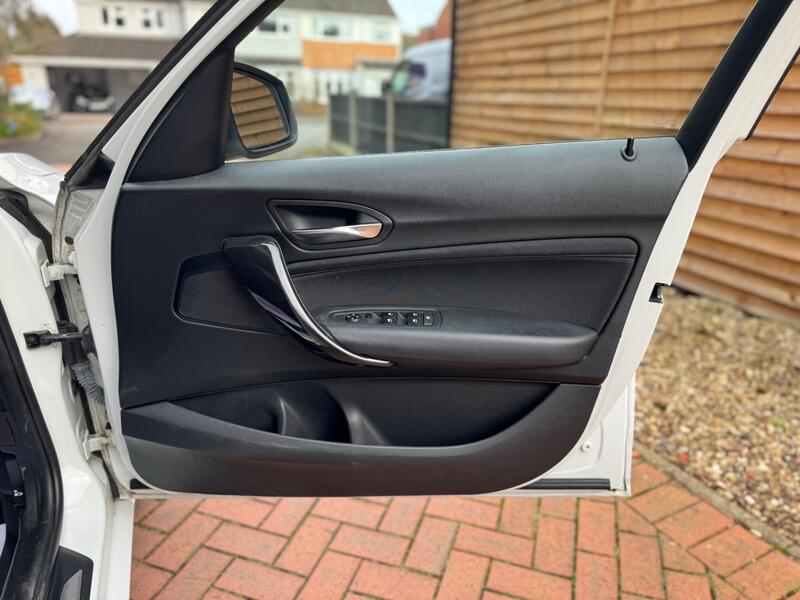 BMW 1 SERIES