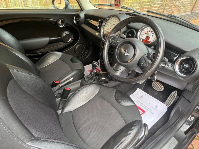 MINI HATCH