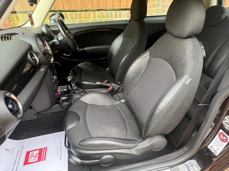 MINI HATCH