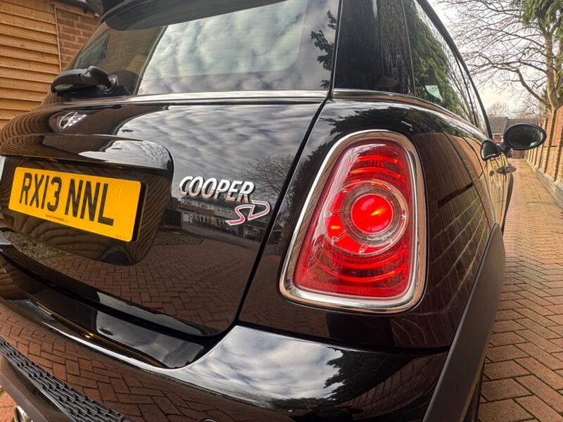 MINI HATCH
