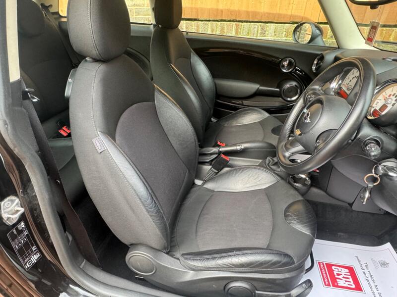 MINI HATCH