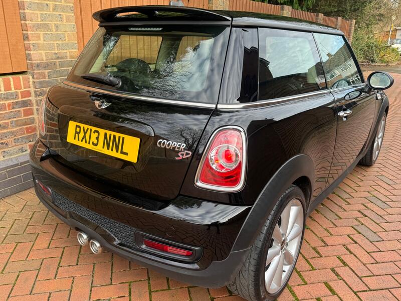 MINI HATCH