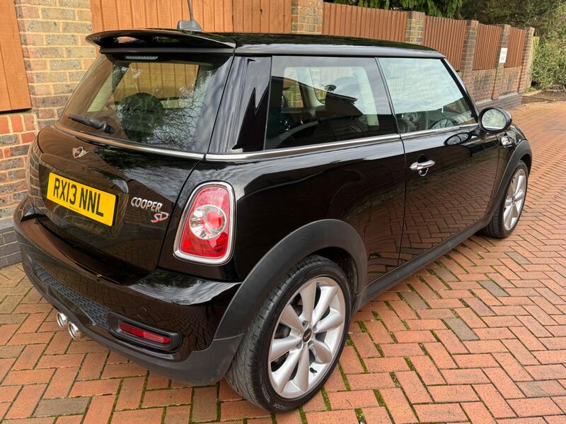 MINI HATCH