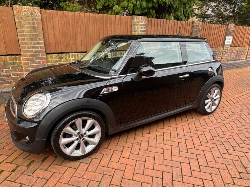 MINI HATCH