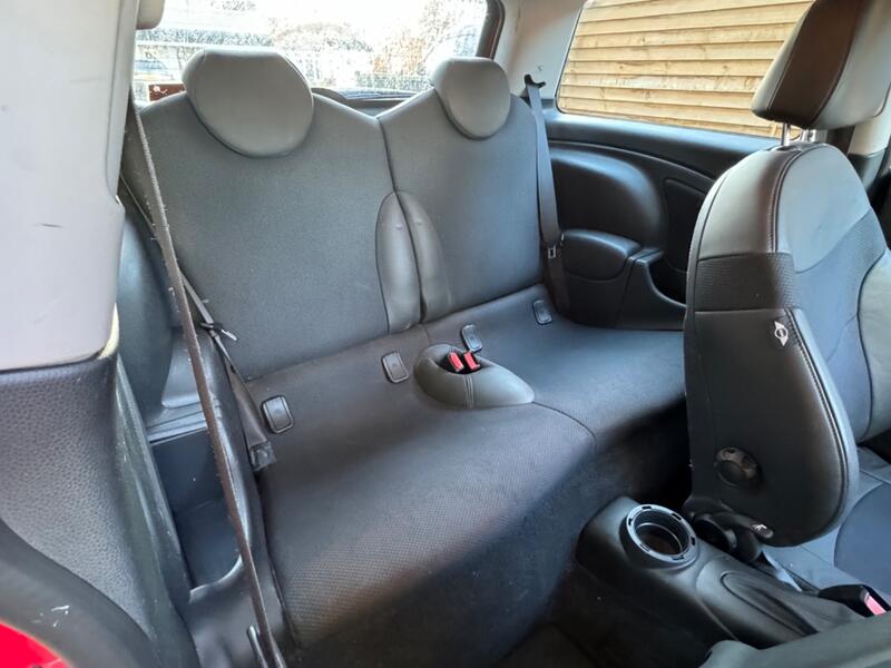 MINI HATCH
