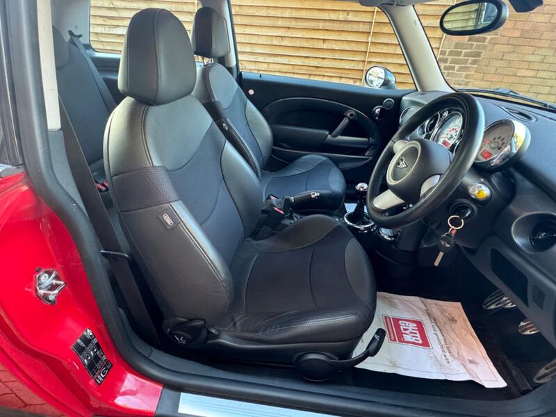 MINI HATCH