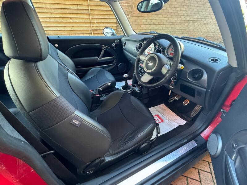 MINI HATCH