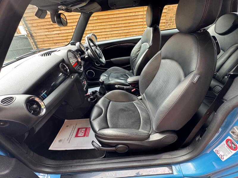 MINI HATCH