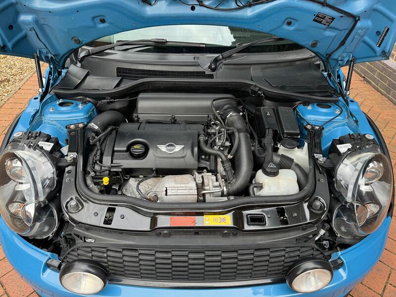 MINI HATCH