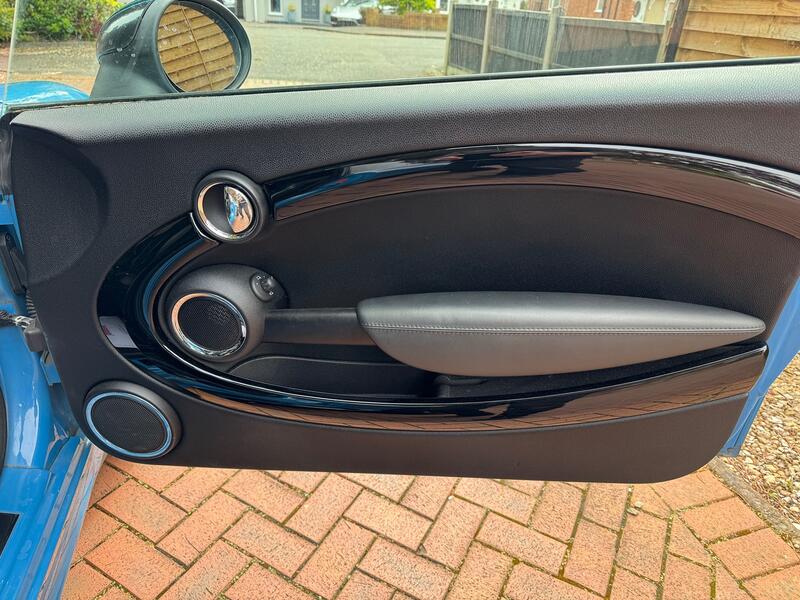 MINI HATCH