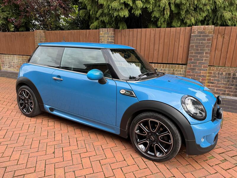MINI HATCH
