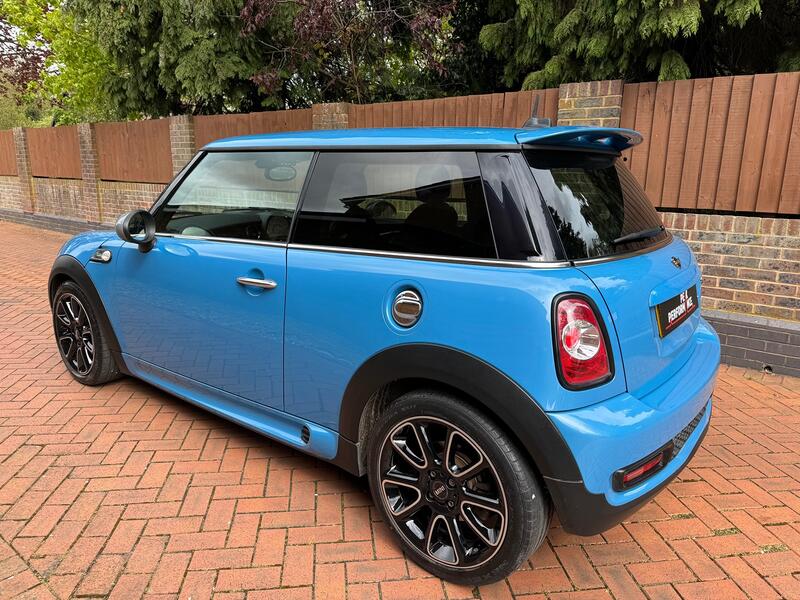 MINI HATCH