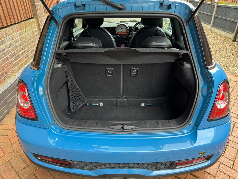 MINI HATCH