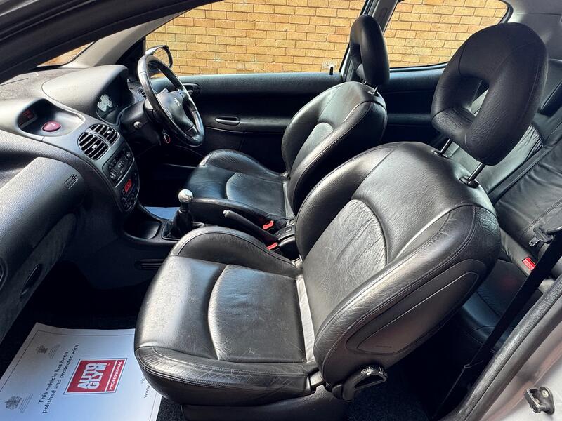 PEUGEOT 206
