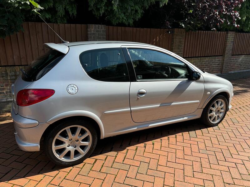 PEUGEOT 206