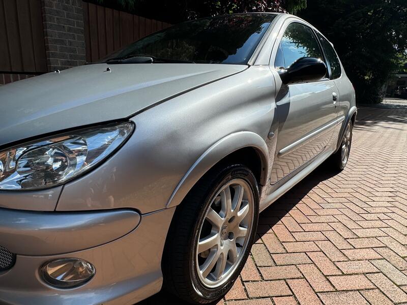 PEUGEOT 206
