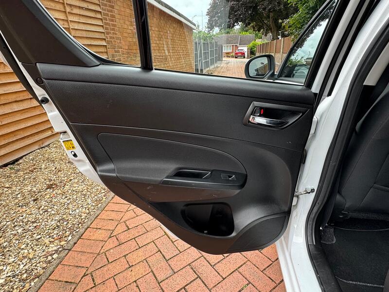 SUZUKI SWIFT