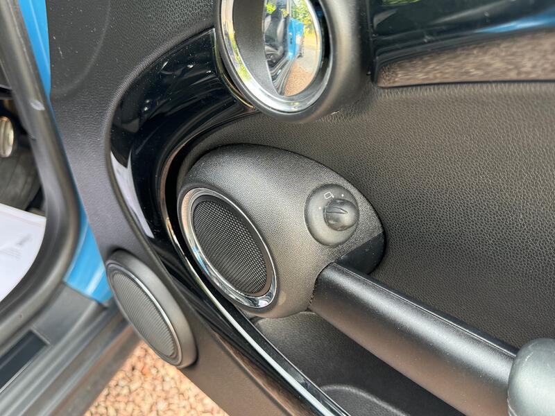 MINI HATCH