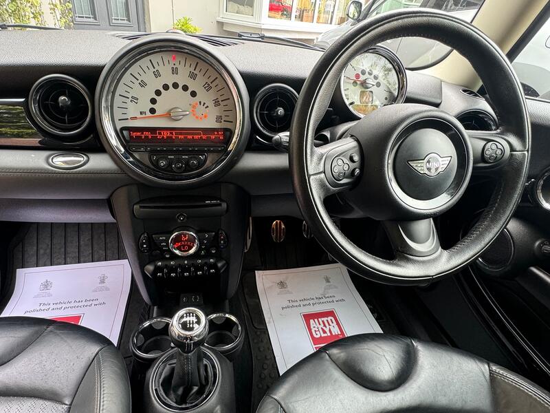 MINI HATCH
