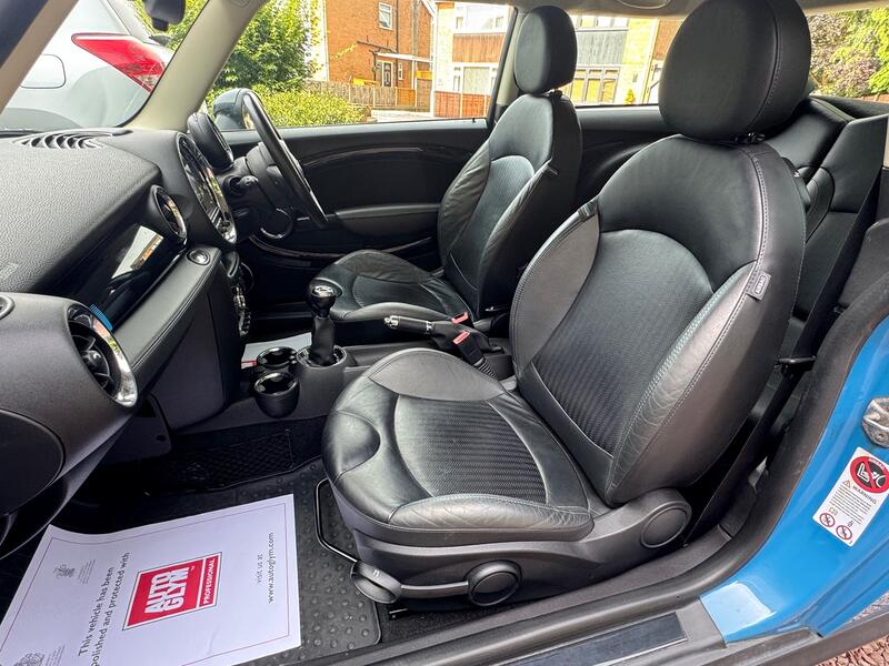MINI HATCH