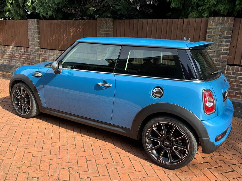MINI HATCH