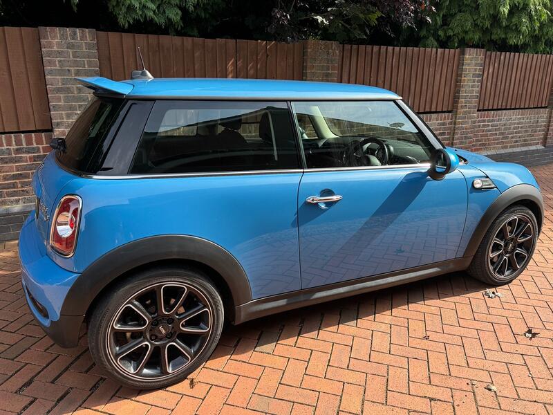 MINI HATCH