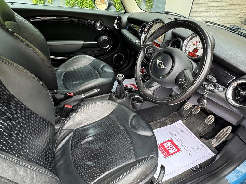 MINI HATCH