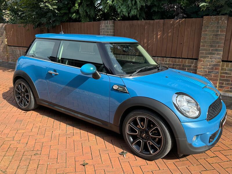 MINI HATCH